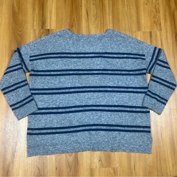 Sisters Women’s Gray Blue Striped Sweater Size M/L Long Sleeve Pullover” - Picture 2 of 8